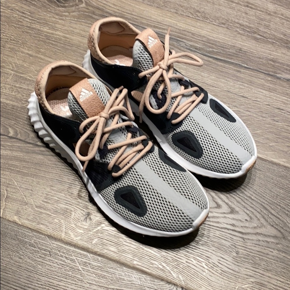 Adidas Bounce shoes. Size 7.5